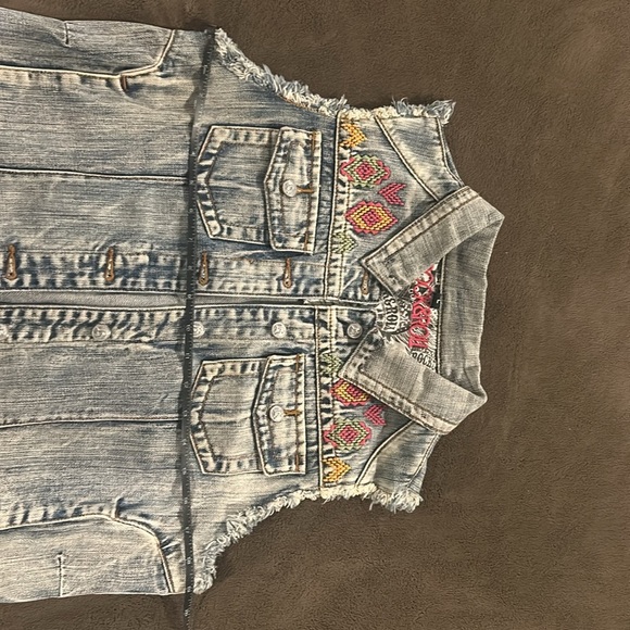 ROCK & ROLL Cowgirl Denim Embroidered Vest - Picture 8 of 9